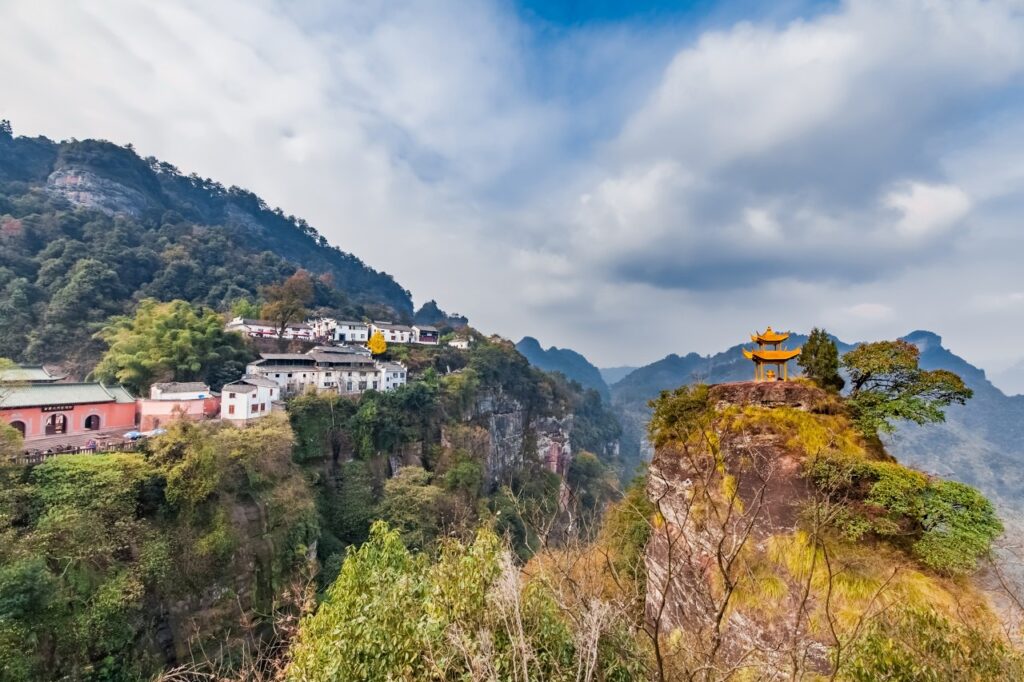 Tracing Philosophy: A Journey Through Traditional Chinese Philosophical Thought