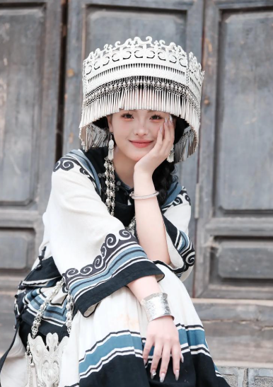 Chinese Ethnic Costumes: Garment Symbols Bearing Thousands of Years of Cultural Heritage-Dgcity-Discover Great Chinese City