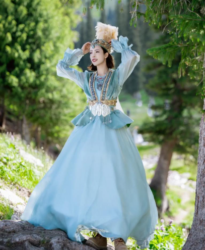 Chinese Ethnic Costumes: Garment Symbols Bearing Thousands of Years of Cultural Heritage