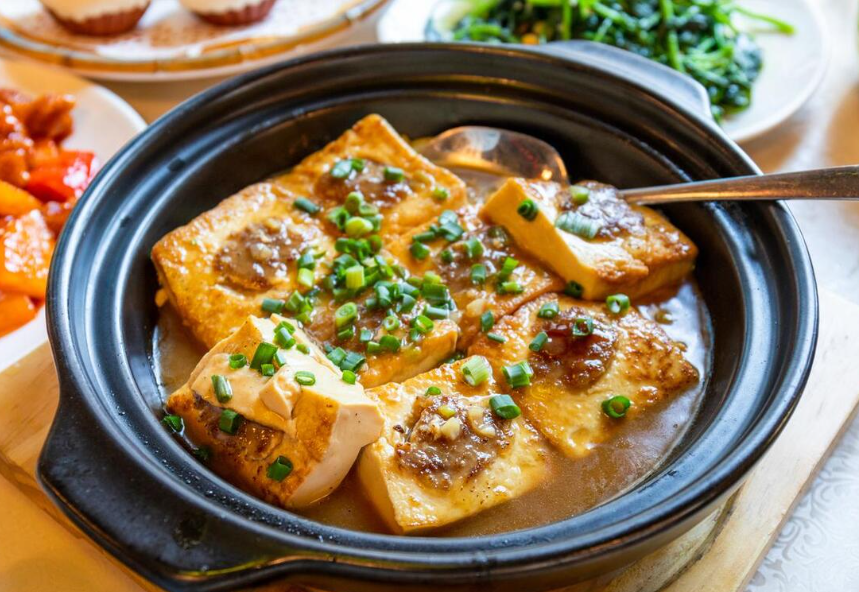 The Hakka Spirit in Tofu: The Inheritance and Homely Flavor of Shenzhen Hakka Stuffed Tofu