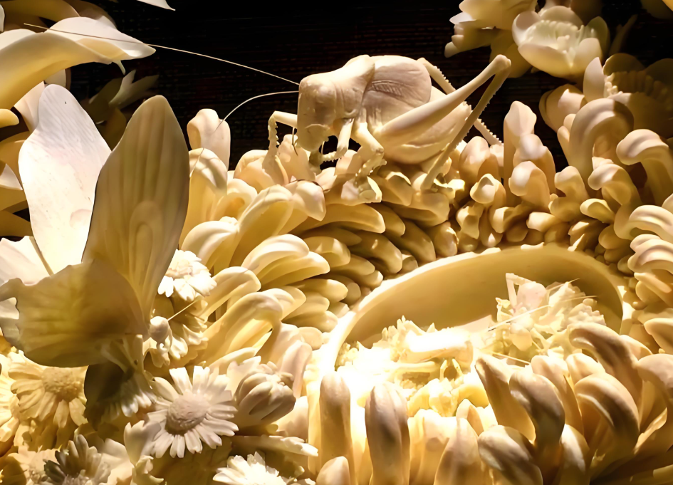 牙刻玲珑藏宫韵：北京牙雕的千年传承与匠心坚守