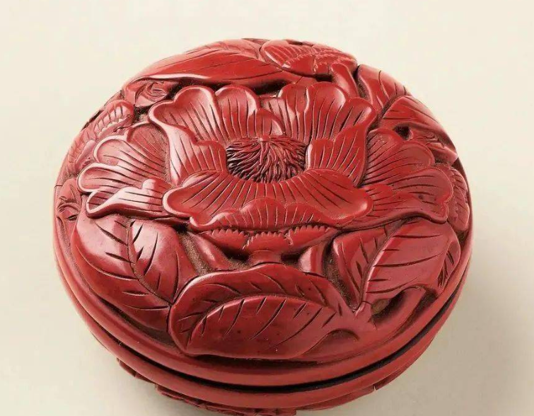 朱漆雕镂藏千年：北京雕漆的宫廷技艺与匠心传承