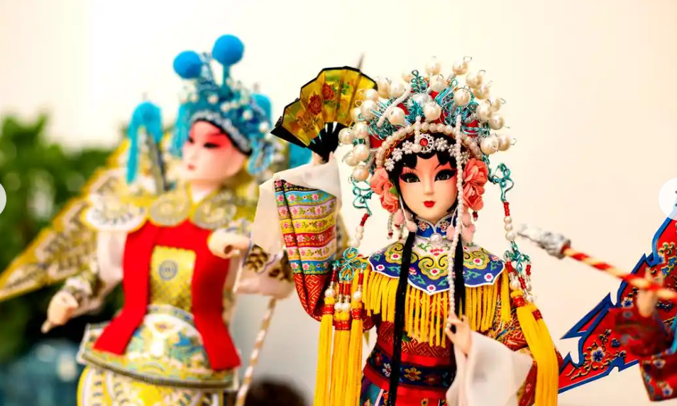 绢衣凝韵塑风华：北京绢人的千年匠心与非遗传承