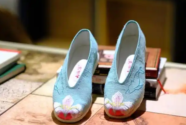 一针一线纳春秋：北京内联升千层底布鞋的非遗匠心与百年传承