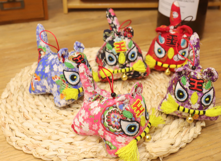 Beijing Zhacaizi (Colored Decoration Weaving): Intangible Heritage of Folk Customs