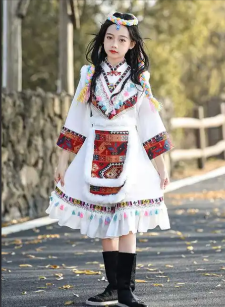 藏袍缀珍宝 京馆藏高原——藏族传统服饰体验全攻略