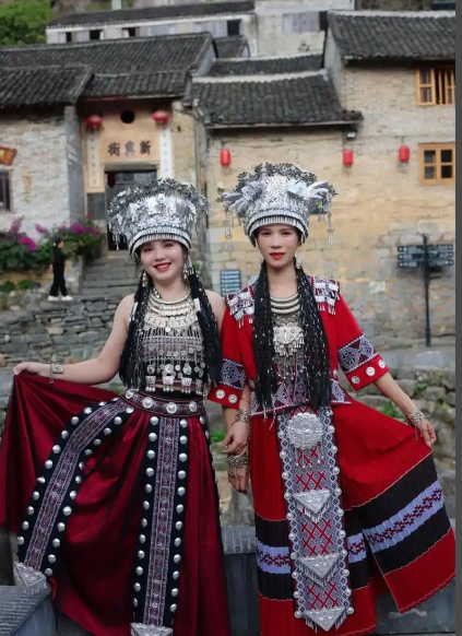 瑶绣织图腾 银饰缀山魂——瑶族服饰体验全攻略