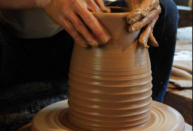 Pottery Wheel Throwing Guide for Foreign Travelers: Explore Traditional Chinese Craft-Dgcity-Discover Great Chinese City
