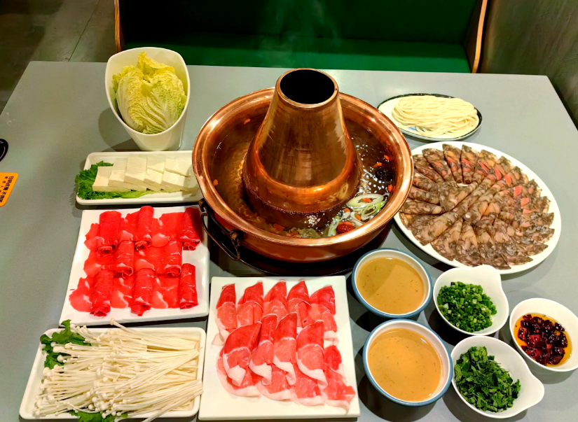 Old Beijing Copper Pot Hot Pot Guide: Explore the Centennial Flavor of Authentic Beijing Cuisine