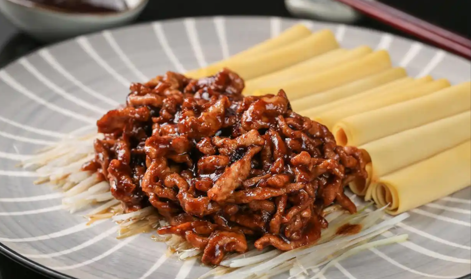 北京京酱肉丝指南：藏在薄饼里的家常京味