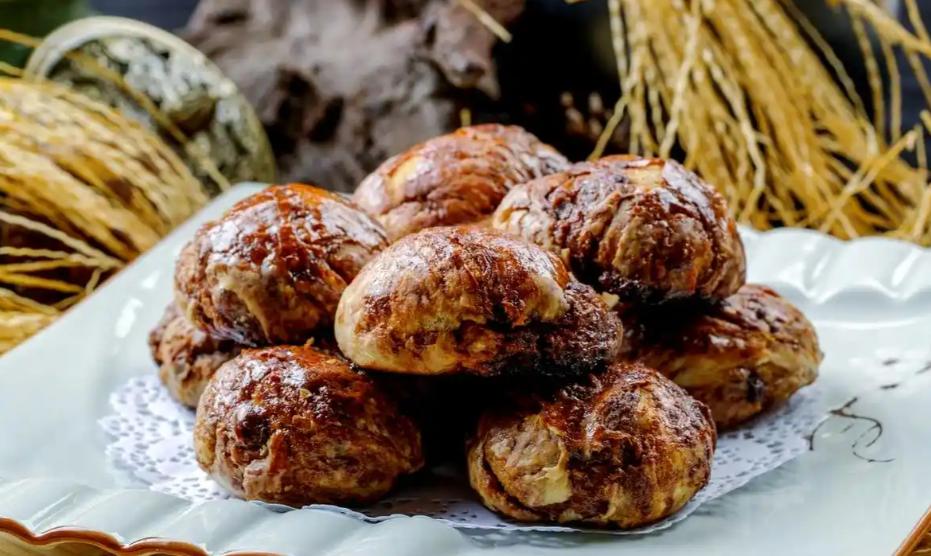 Beijing Tanghuoshao Guide: The Crisp-Soft Sweet Delicacy from Dashunzhai