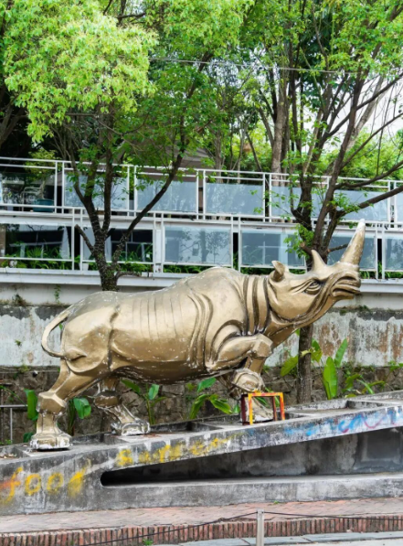 坪山雕塑艺术创意园：老厂房里的艺术新生