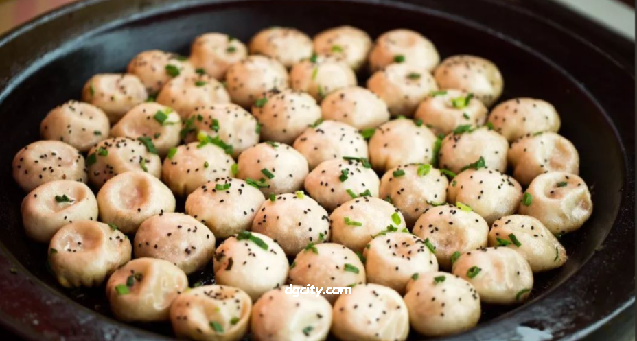 上海生煎馒头旅游指南——一口焦香解锁沪上烟火