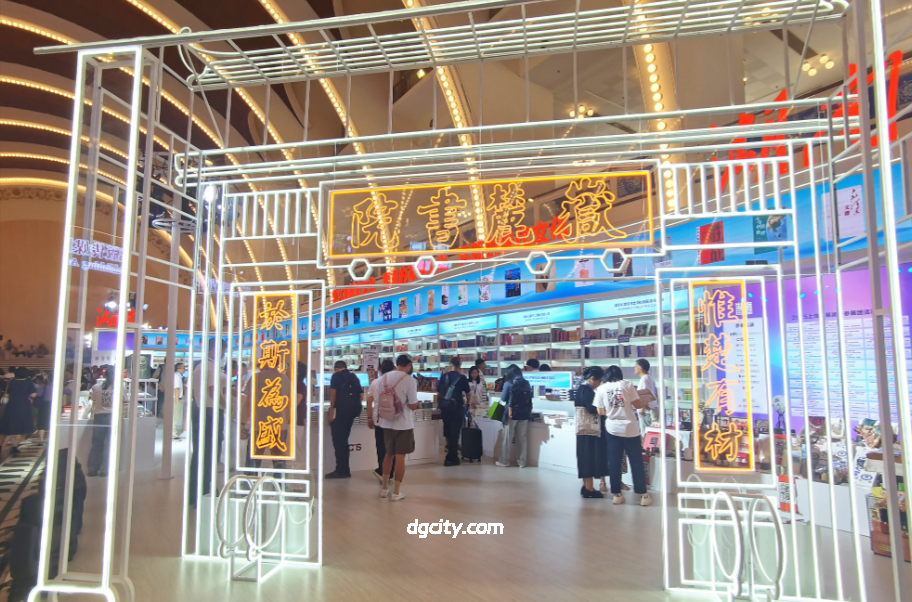 Shanghai Book Fair Travel Guide for Foreign Visitors: Explore the Cultural Charm of a Modern Metropolis Through Books-Dgcity-Discover Great Chinese City