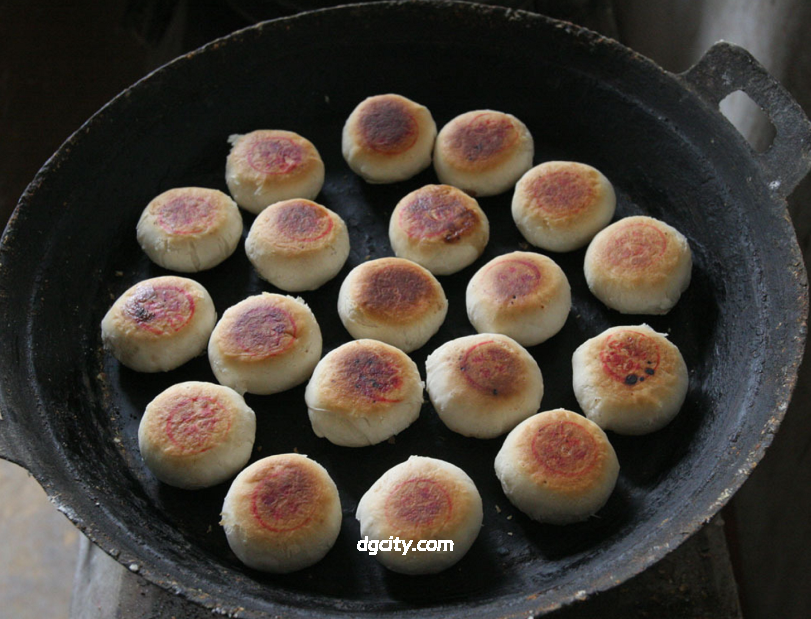 上海高桥松饼旅游指南：一口非遗酥香，解锁古镇风味-Dgcity-Discover Great Chinese City