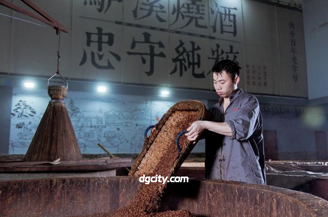 A Complete Guide to Jiangjin Luxi Baijiu Brewing Technique, Chongqing