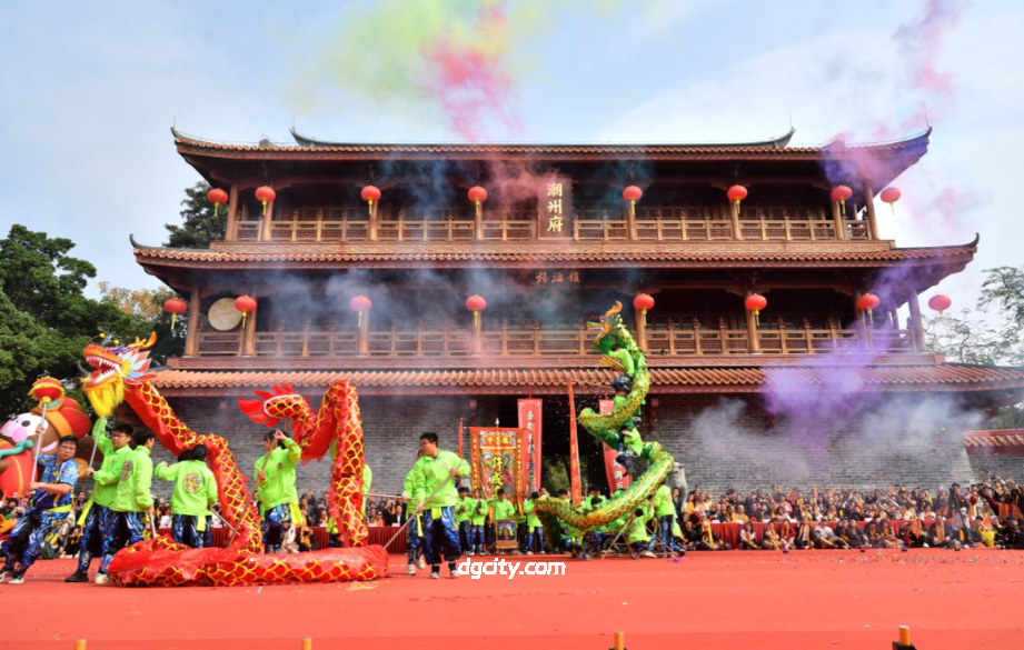 千年灯韵传边城，非遗瑰宝秀山花