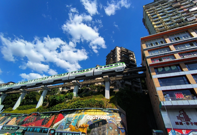 Liziba Light Rail Station in Chongqing, Explore the Magical Urban Landmark