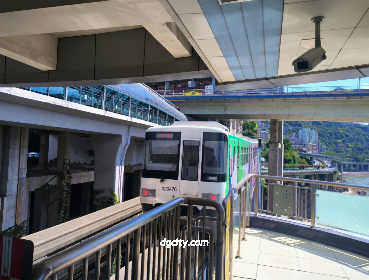 Liziba Light Rail Station in Chongqing, Explore the Magical Urban Landmark-Dgcity-Discover Great Chinese City