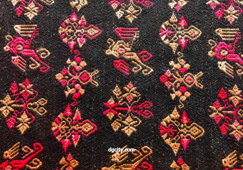 Art of embroidery in Guizhou-Travel China - 旅行中国