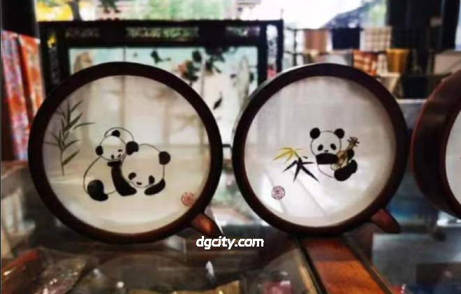 Sichuan Shu embroidery Mastery-Travel China - 旅行中国
