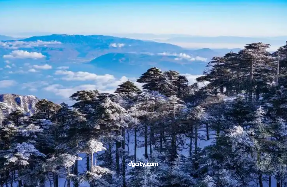 Hike Cangshan Mountain: Majestic Peaks with 19 Summits & Ancient Glaciers-Travel China - 旅行中国
