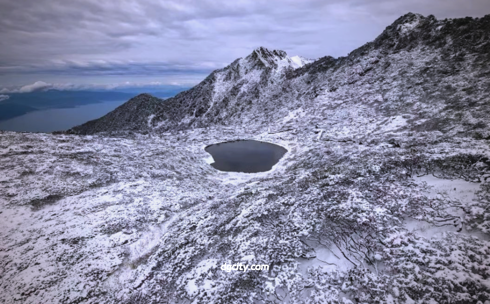 Hike Cangshan Mountain: Majestic Peaks with 19 Summits & Ancient Glaciers