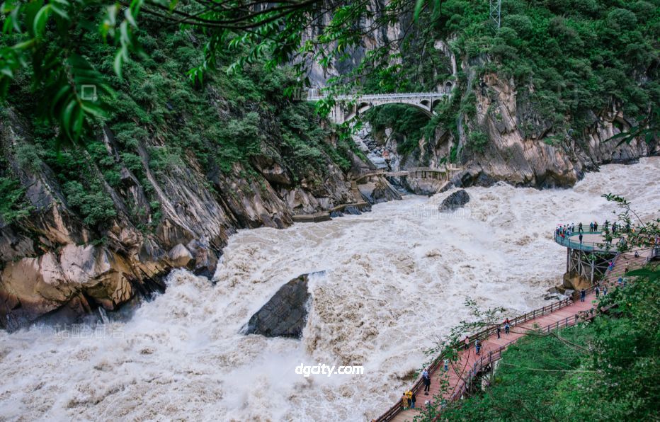 Trek Tiger Leaping Gorge: World's Deepest Canyon Hiking Experience-Travel China - 旅行中国