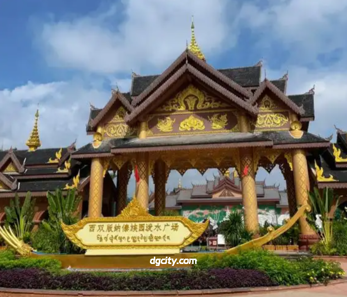 Experience Dai Ethnic Park: Water-Splashing Festival & Traditional Villages-Travel China - 旅行中国