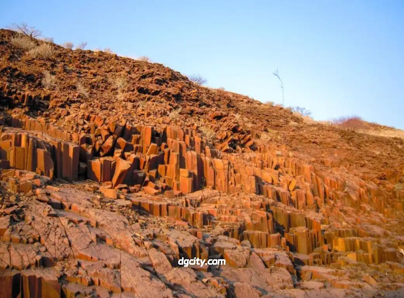 Explore Tengchong Volcanic Area: Geothermal Wonders & Hot Springs